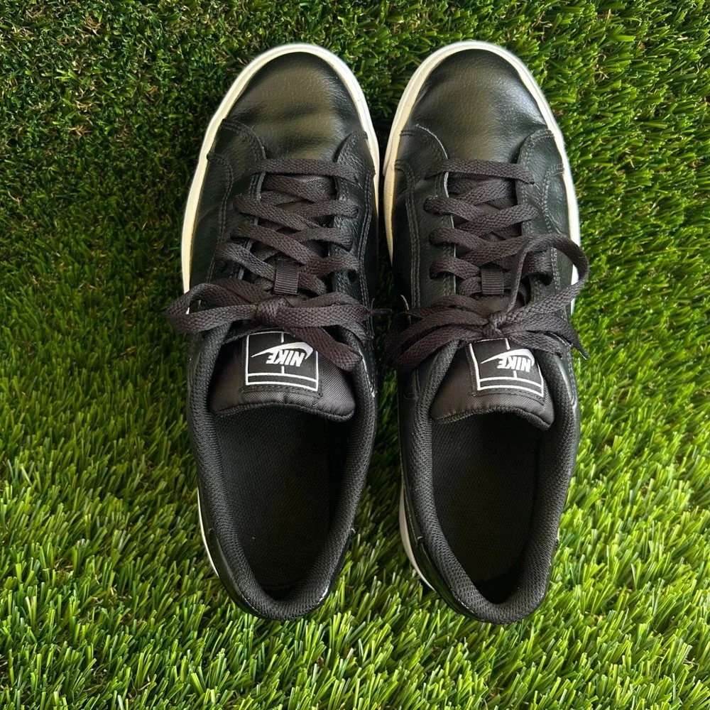 Nike court royale